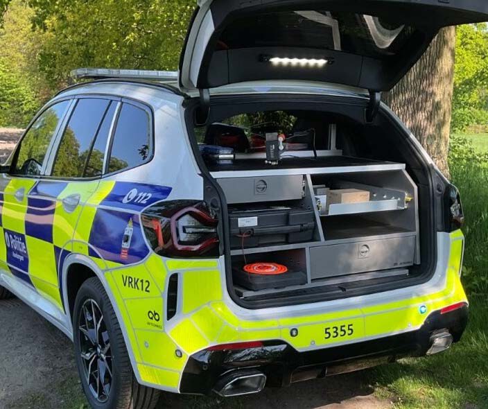 Opbergsysteem in politie-interventievoertuig van AB Technics Opbergsysteem in politie-interventievoertuig van AB Technics